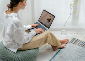 From Zero To Blog In 5 Steps woman sitting with laptop designing her blog - From Zero To Blog in 5 steps